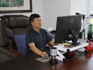 法國(guó)嘉賓慕名來(lái)訪，康斯特以誠(chéng)相待